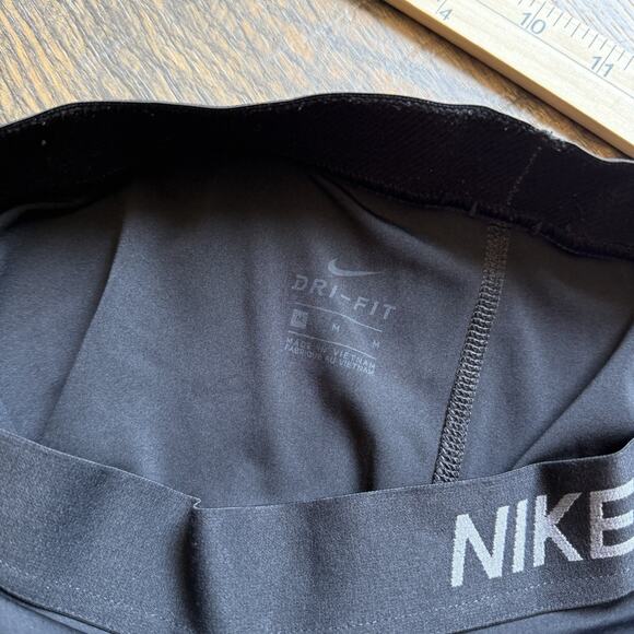 Nike Pro Dri-FIT Leggings Women’s M Black Cropped Graphic Logo Workout - Picture 3 of 5